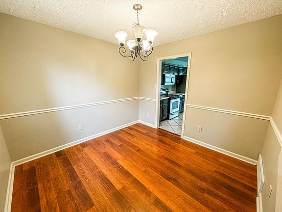 3rd image of 1294 River Bank Dr