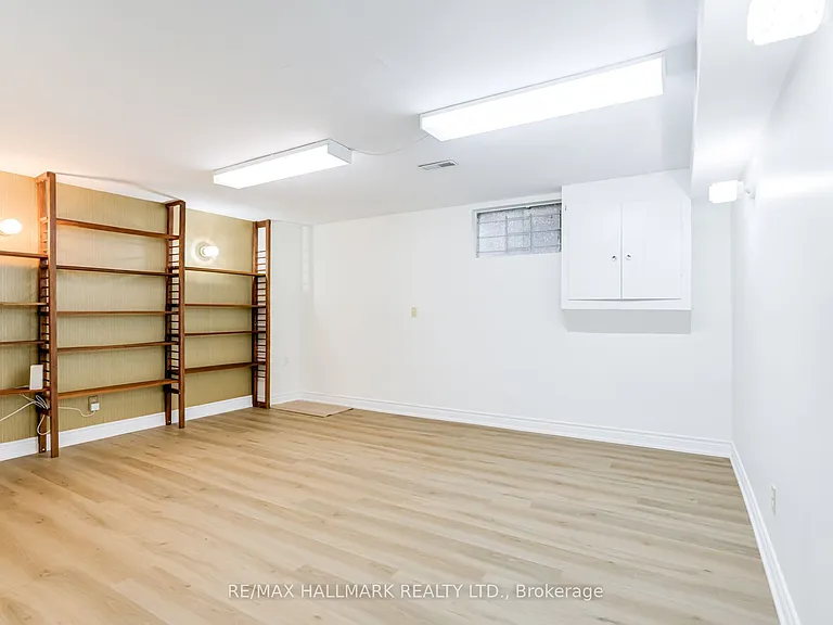 34 Harringay Cres — Photo 43