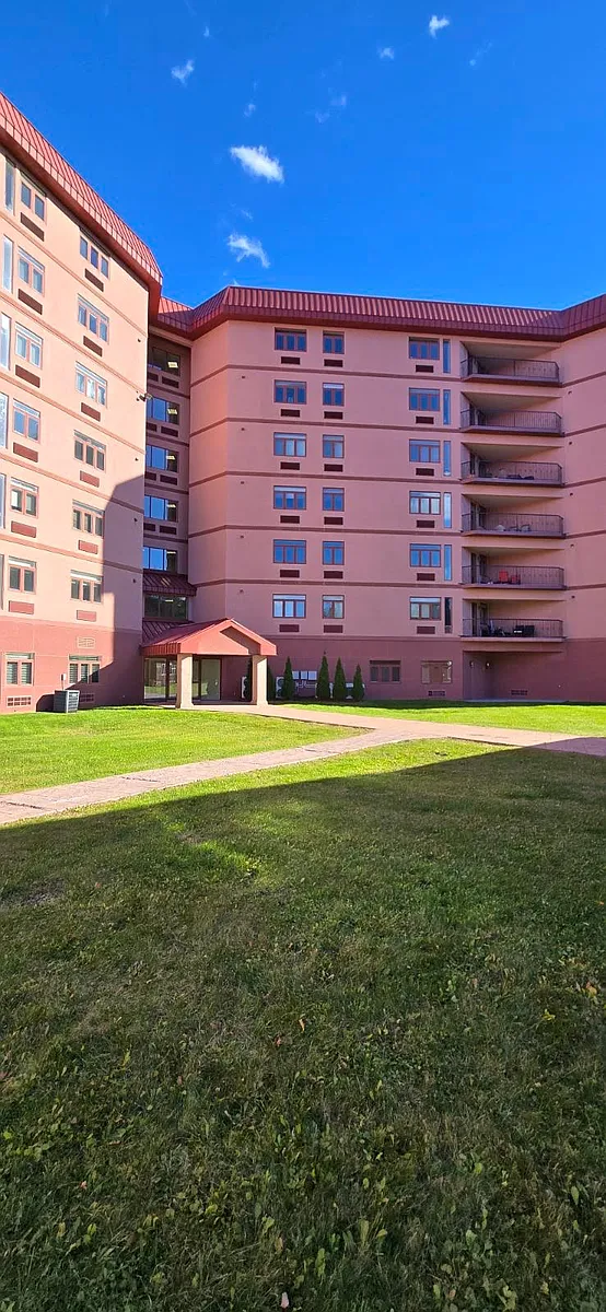 Building Photo - 685 W Broadway #7D