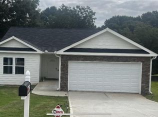 292 Cobb Dr, Royston, GA 30662