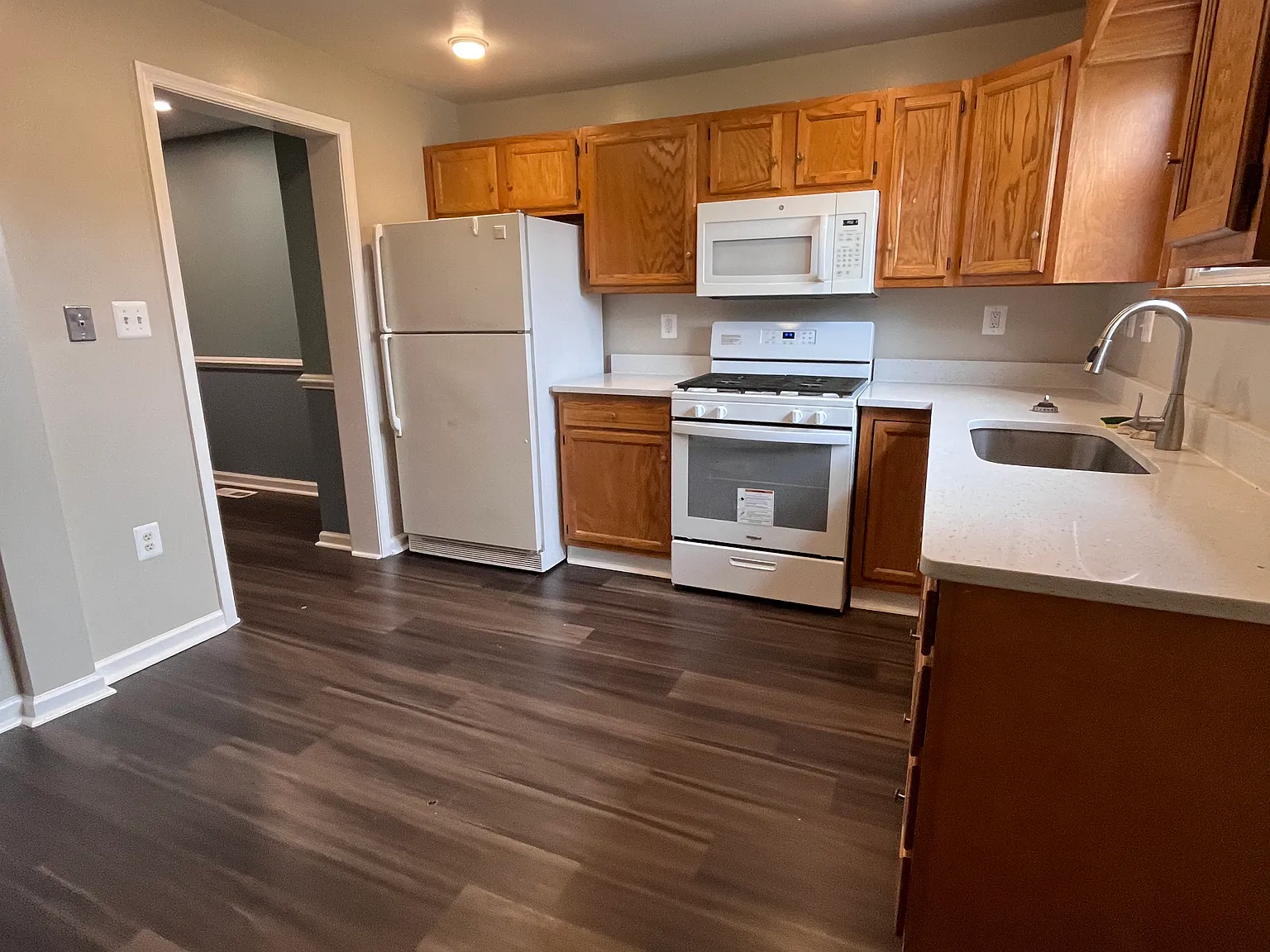 2 bed, 840 sqft, $1,600 — Photo 4