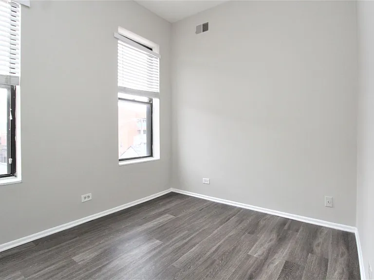 807 W Willow St #2D — Photo 16
