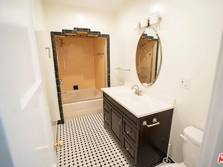 1210 S La Jolla Ave — Photo 25