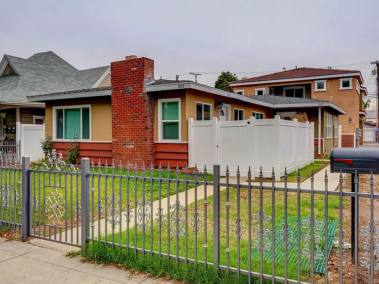 209 W Valencia Dr #A — Photo 11