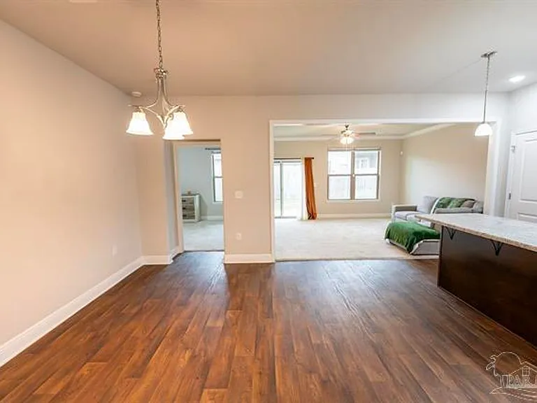 1060 Bretts Way — Photo 6