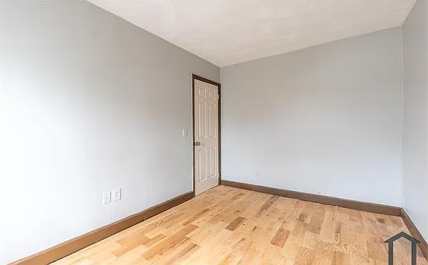 327 Saxton St #327 — Photo 11