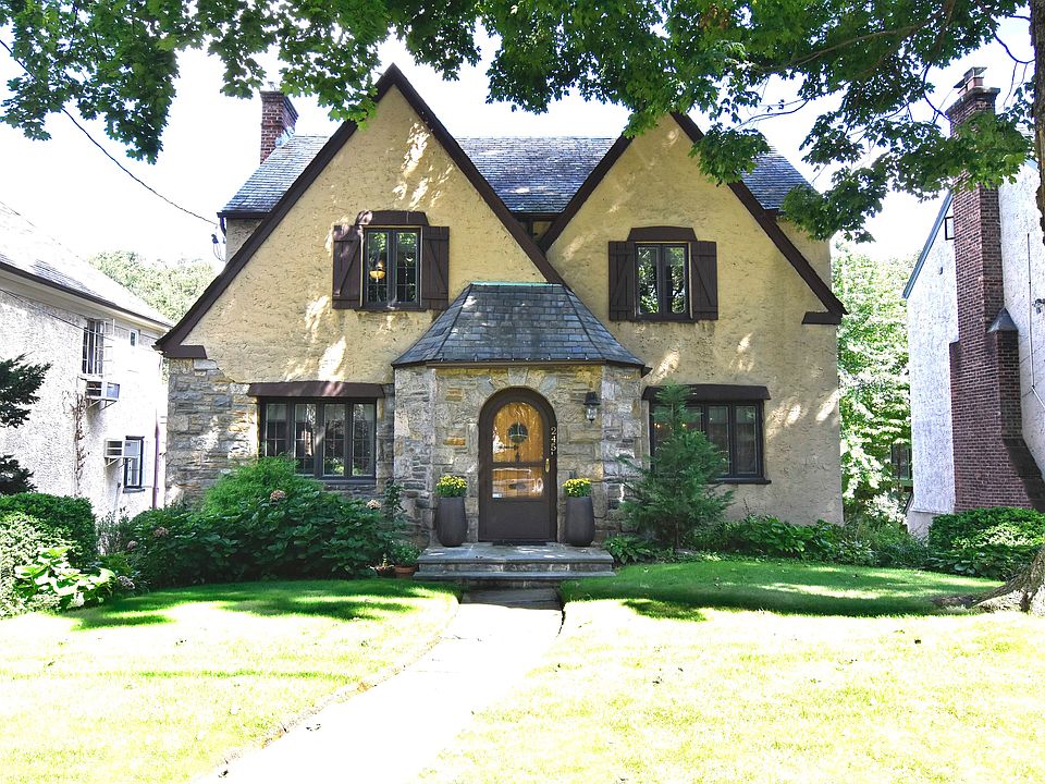 1st image of 245 E Devonia Ave