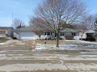 1204 Nicki Dr, Bloomington, IL