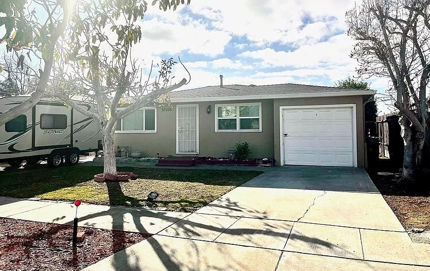 1st image of 37055 Elm St