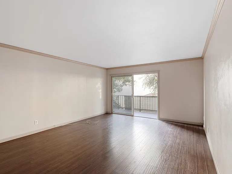 5460 White Oak Ave #F101 — Photo 5