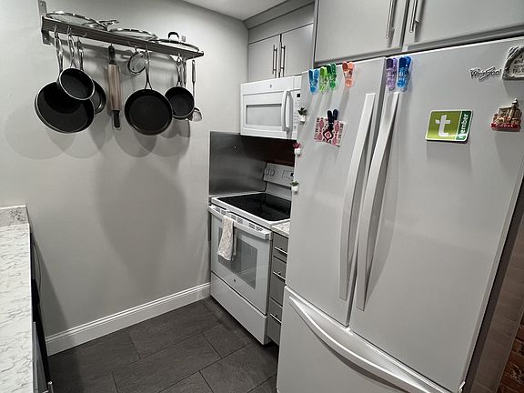 4th image of 111 Gainsborough St Unit 407