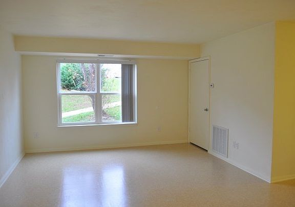 2nd image of 213 Laurel Ln #213