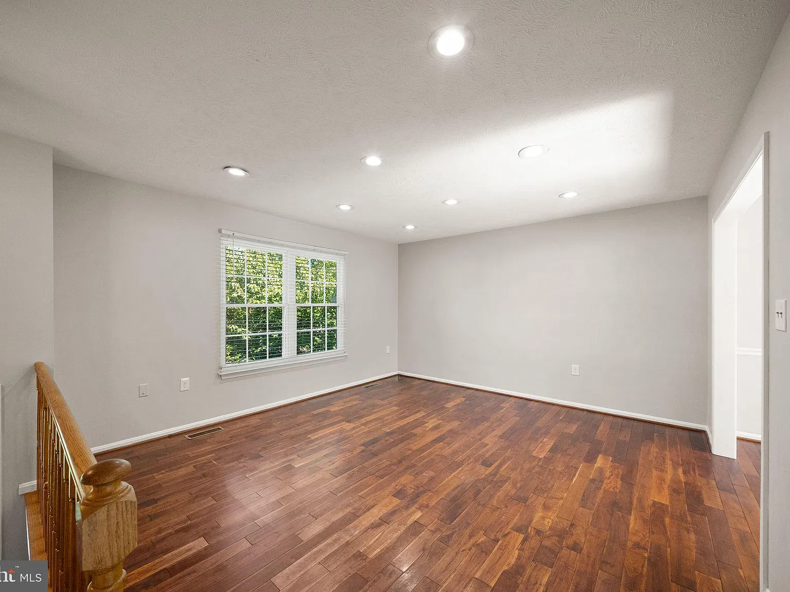 4 bed, 3.0 bath, 1882 sqft, $3,400 — Photo 4