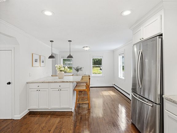 4th image of 16 Lincoln Ave