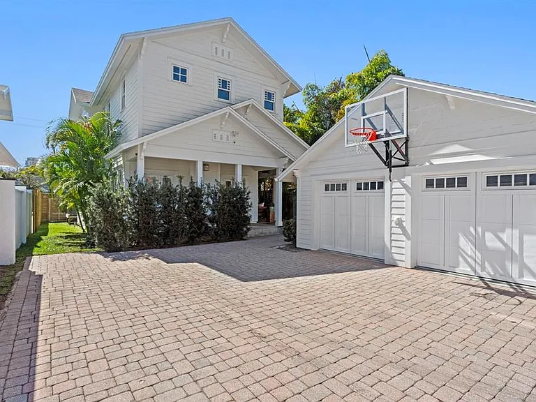 2115 W Watrous Ave — Photo 41