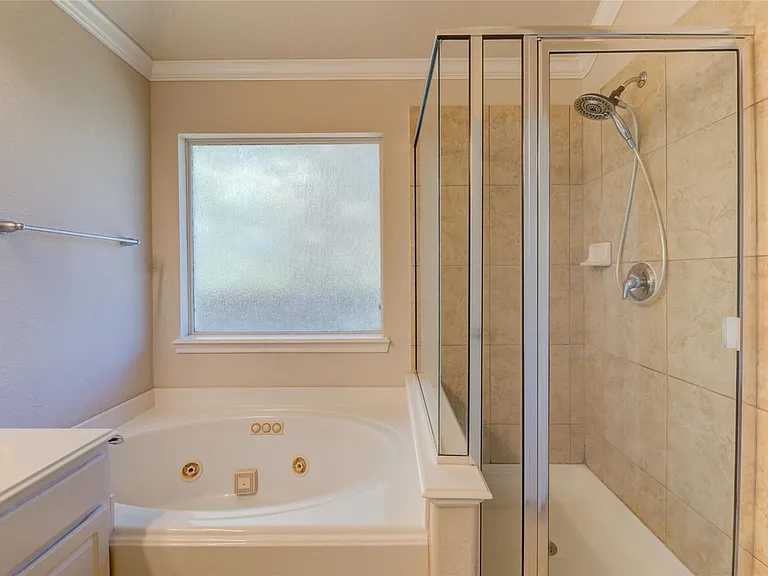 11 Ebony Oaks Pl — Photo 18