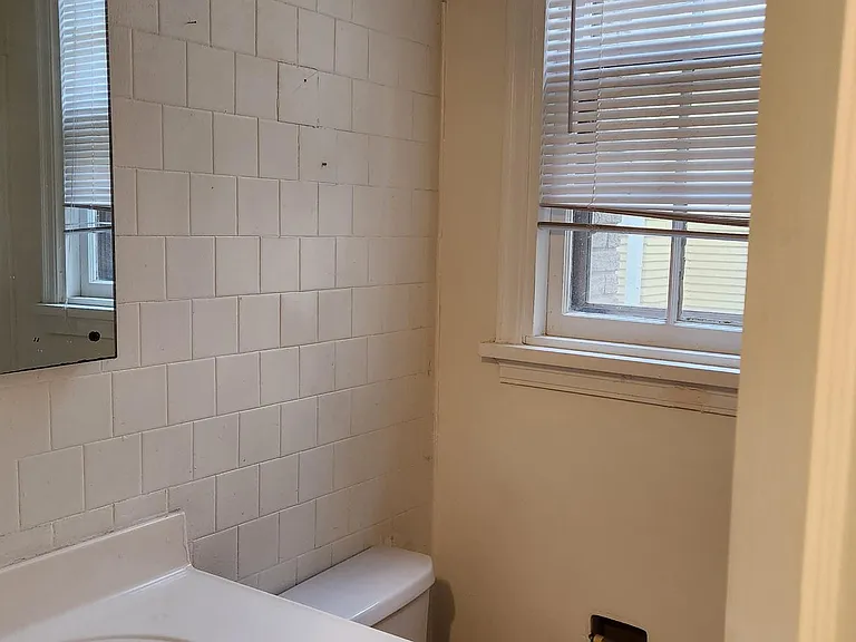 1806 D St #2 — Photo 13