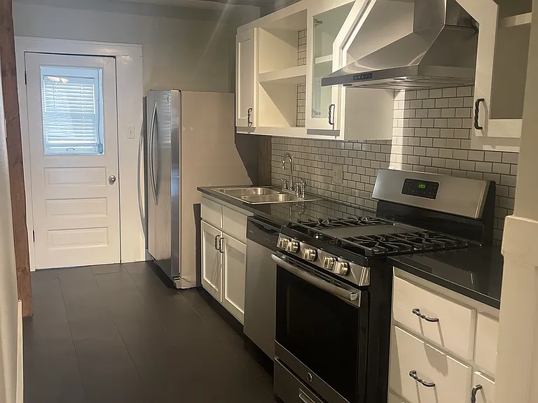 4038 Byers Ave #B — Photo 2