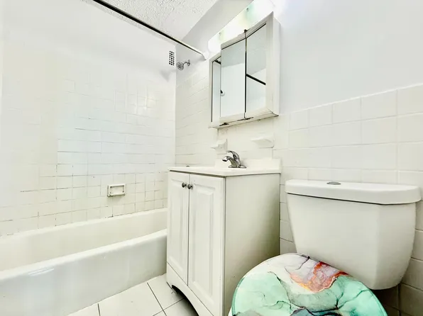 880 Boynton Avenue image 12 of 15