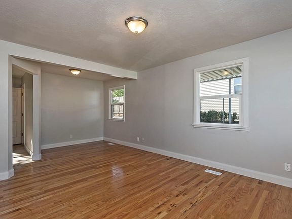 3rd image of 4743 W Hoffman St