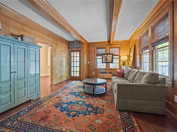 20th image of 224 W Colonial Dr
