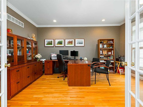 2nd image of 11 Meadow View Ct