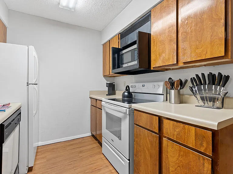 114 E 31st St #115 — Photo 9
