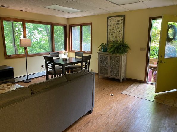 145 Oakwood Rd FLOOR 1