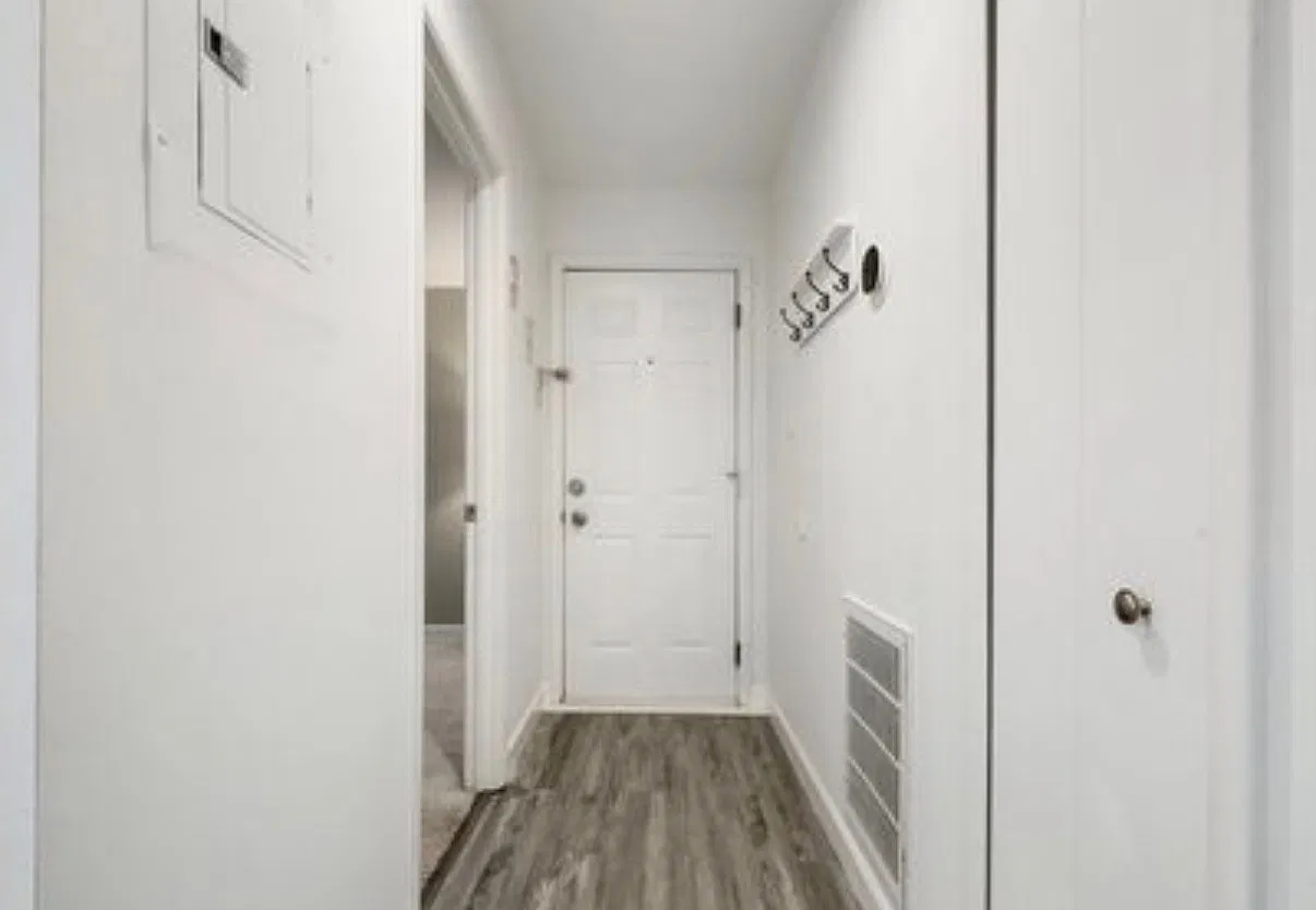 2 bed, 970 sqft, $2,500 — Photo 2