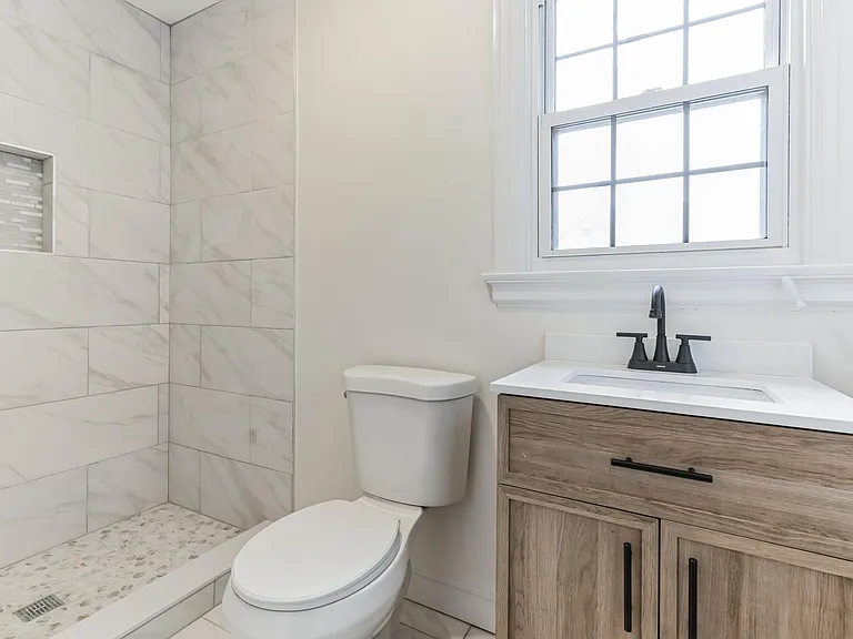 60 Maple Ave — Photo 15