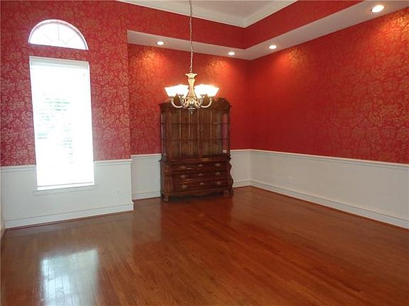 5th image of 901 Place Louie