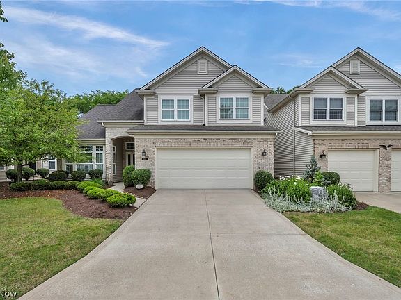 2nd image of 15447 Oak Hollow Ln