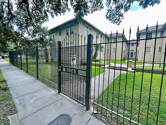 3rd image of 1905 S Carrollton Ave