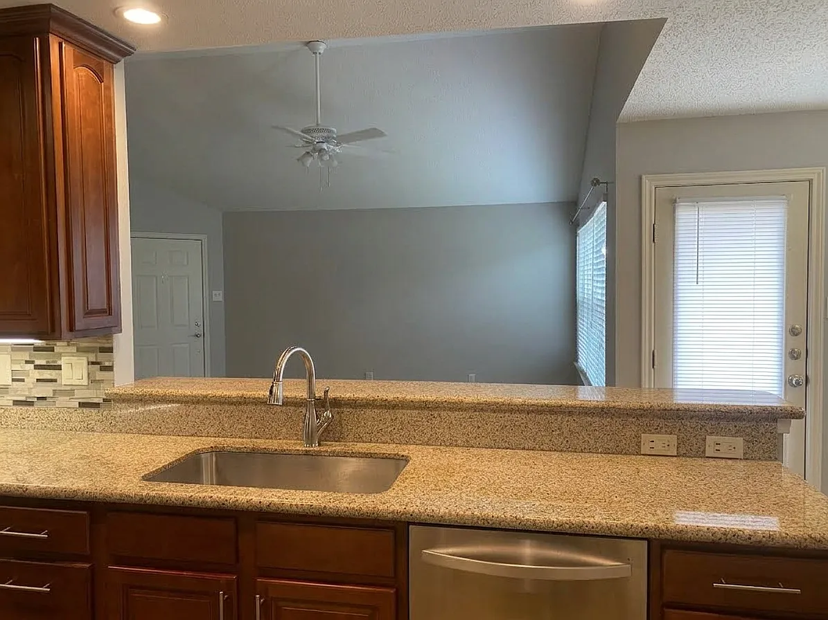 4 bed, 1500 sqft, $2,295 — Photo 4