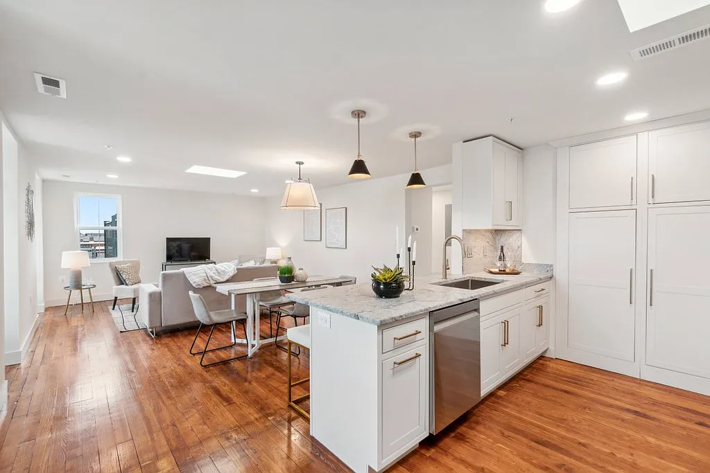 2 bed, 1100 sqft, $3,000 — Photo 2