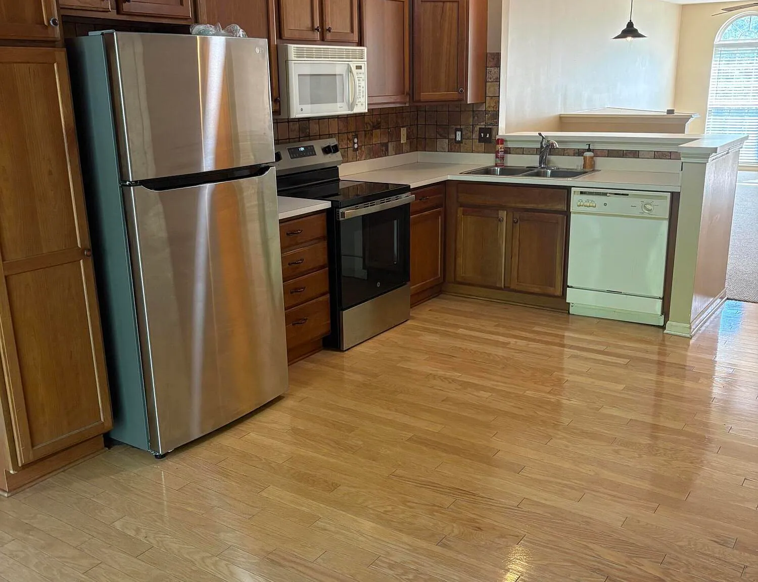 2 bed, 2.5 bath, 1389 sqft, $1,850 — Photo 4