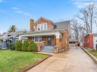 404 Raymond St, Elgin, IL 60120