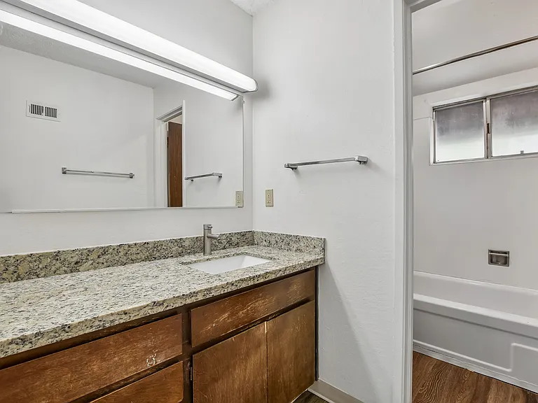 Alvarado Parkside — Photo 9