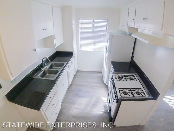 3rd image of 613 N Sycamore Ave APT 09