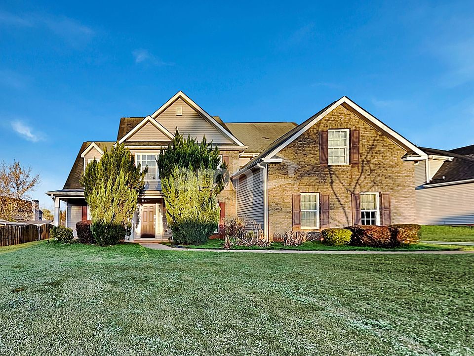 1st image of 447 The Gables Dr