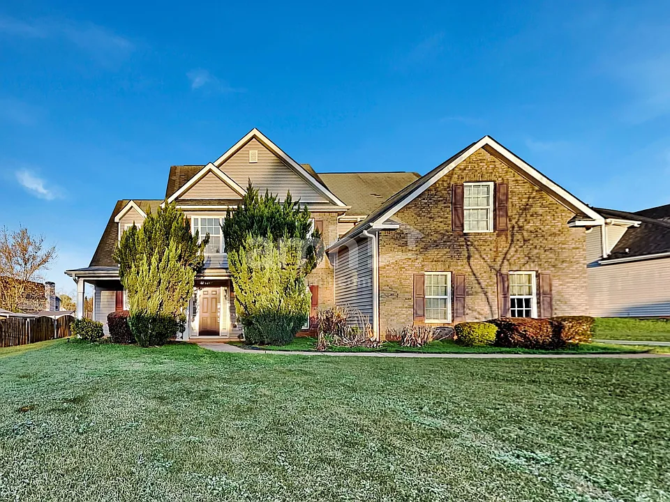 447 The Gables Dr