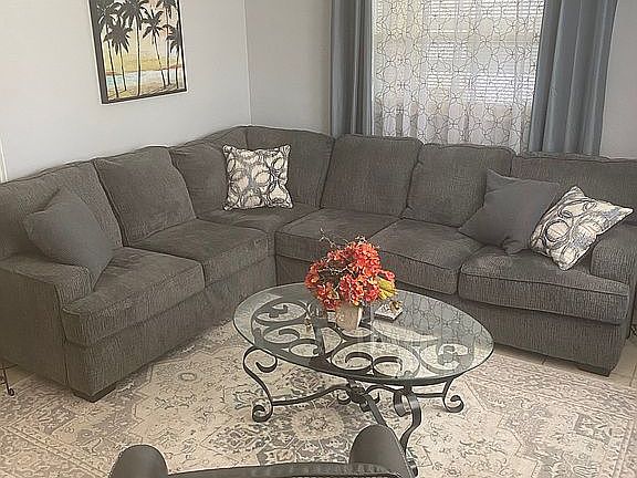 5th image of 2061 W Howard Pl