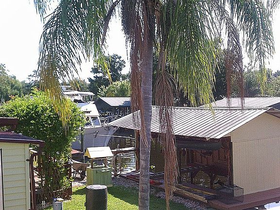 BOAT HOUSE