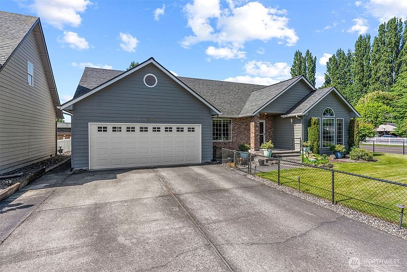 2nd image of 2951 Premiere Place