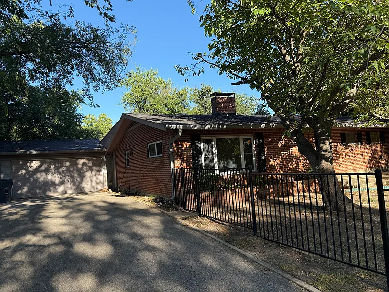 1301 Rambler Dr — Photo 30
