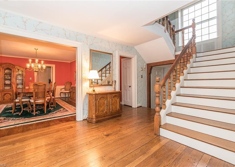 1219 W Hill Dr, Gates Mills, OH 44040 | Zillow