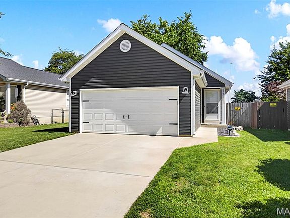 2nd image of 232 Autumn Oaks Dr