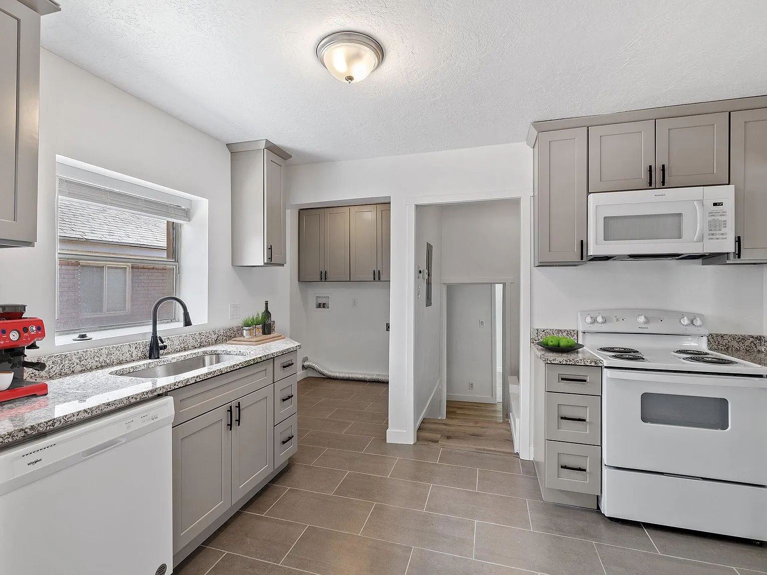 3 bed, 1458 sqft, $2,200 — Photo 2