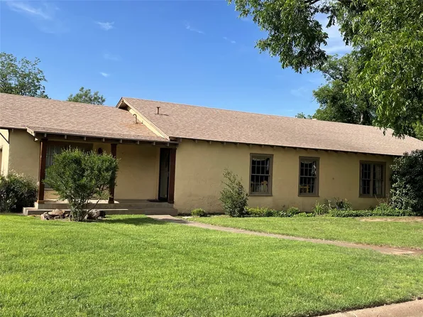 900 SE 3rd St, Knox City, TX 79529