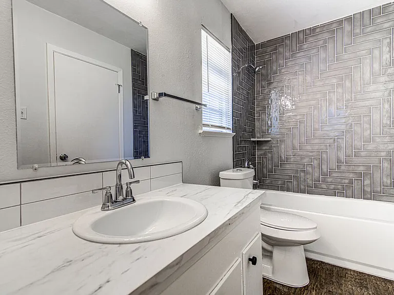 5703 Gloucester Ln — Photo 16